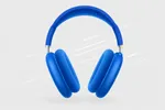 Ilustración de unos auriculares over-ear premium en azul cobalto flotando, con líneas de movimiento que sugieren una rebaja.